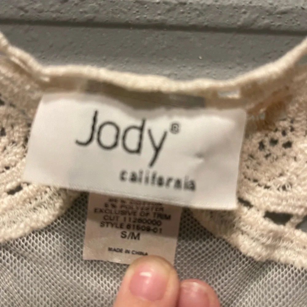 Cream Colored Lace Vest - Picture 3 of 3